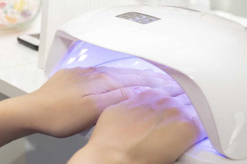 Gelnagels UV LED lamp nagelstyliste Engsbergen Molenstede