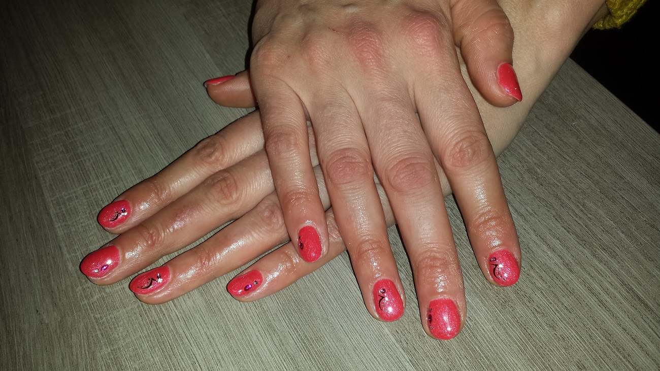 Gelnagels met strass stickers en water decals nagelstyliste Averbode